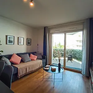 https://t3-lumineux-berges-de-la-garonne-parking.midi-pyreneeshotels.com